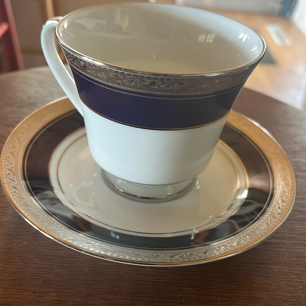 Crestwood Cobalt Platinum by Noritake
